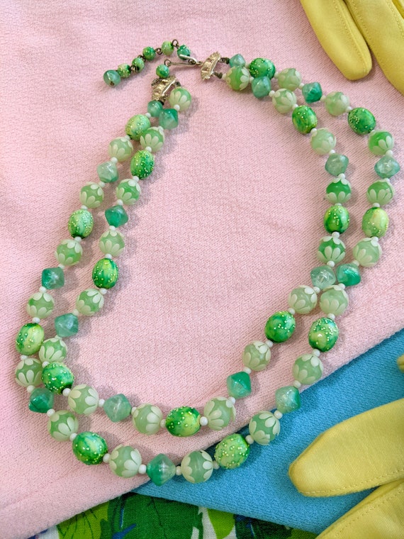 Lovely Vintage 50s 60s Green Beaded 2-Strand Neck… - image 5