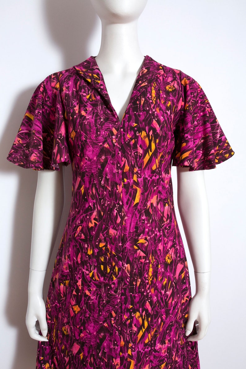 Fantastic Psychedelic Vintage 60s 70s Magenta Purple Pink Abstract Patterned Dress with Flutter Sleeves image 3
