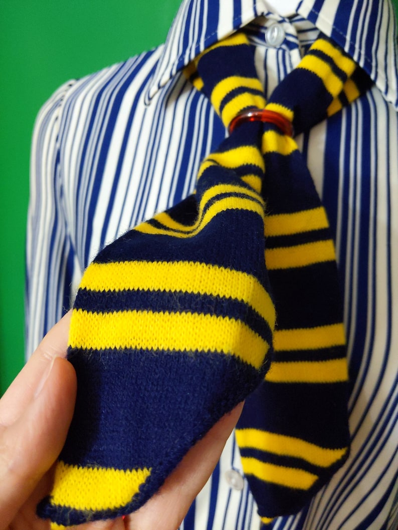 Unique Vintage 60s 70s Navy Blue & Yellow Stripe Soft Acrylic Neck Tie Scarf image 5