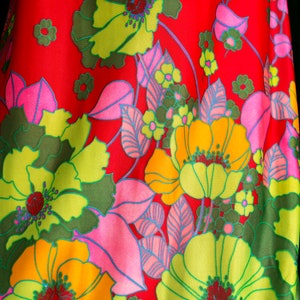 WOW Gorgeous Vintage 70s Red Green Flower Power Long Sleeve Maxi Dress image 6
