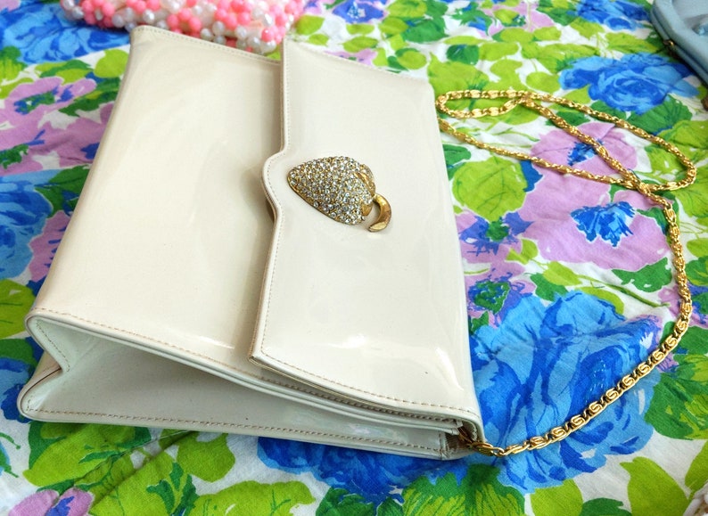 DEADSTOCK Fabulous Vintage Off-White/Khaki-Colored Patent Leather Shoulder Purse with Giant Rhinestone Strawberry image 6