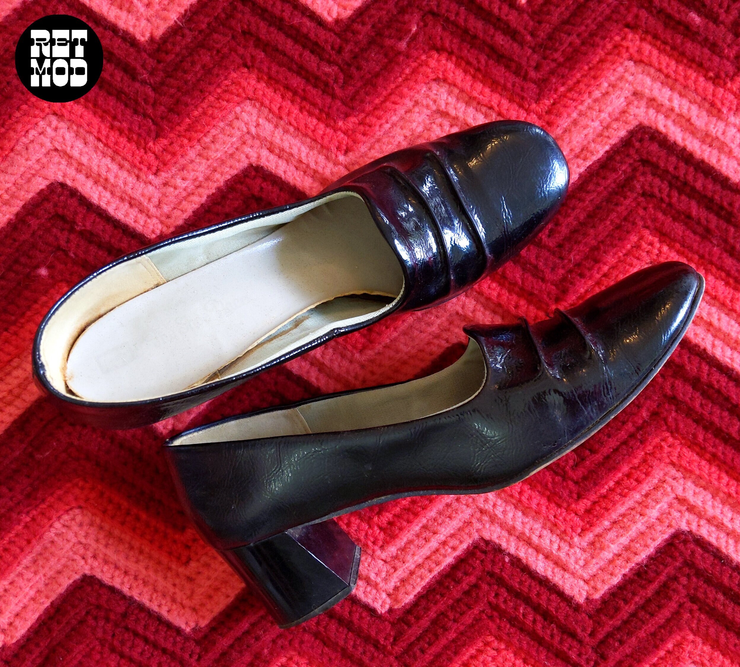 Mod Vintage 60s Black Loafer Heels Shoes -