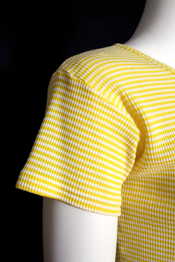 Cute Vintage 90s Yellow & White Stripe Ribbed T-S… - image 5