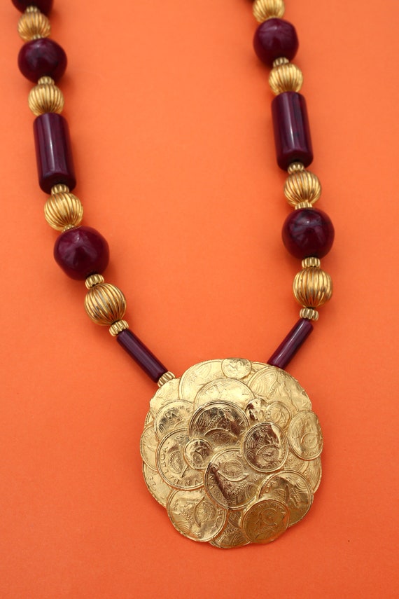 Lovely Vintage 70s 80s Maroon Stone & Gold Coin P… - image 4