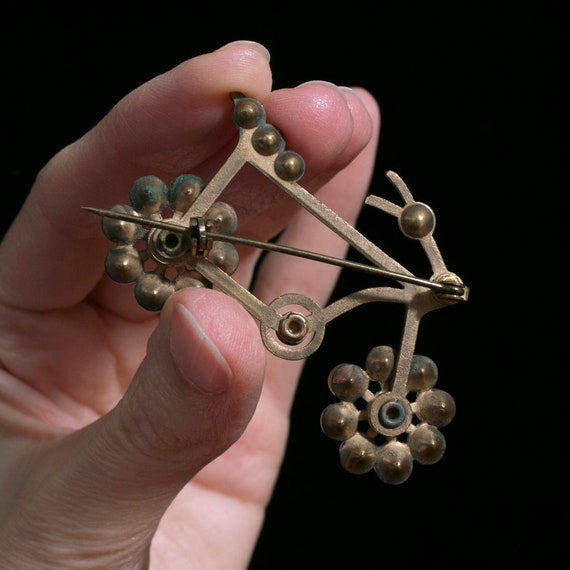 So Cute Vintage 50s Pearl Bicycle Novelty Brooch - image 4