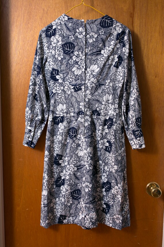 JUNIOR/TEEN SIZE - Cute Vintage 60s 70s Navy & Wh… - image 9