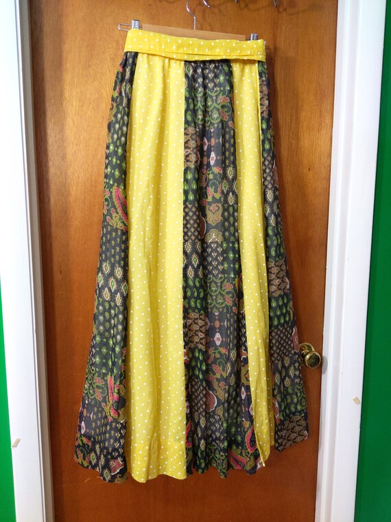 Absolutely Lovely Vintage 70s Yellow Polka Dot & … - image 7