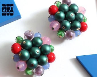 Pretty Vintage 50s 60s Green Red Colorful Glass Cluster Bead Clip-On Earrings