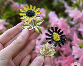 Ensemble de 2 - Groovy vintage années 60 70 Yellow & Black Flower Power Pins