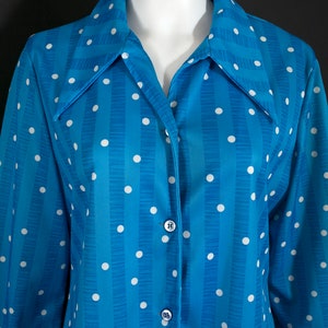 Pop Art Vintage 70s Blue & White Polka Dot Long Sleeve Collared Button Down Shirt PLUS SIZE image 3