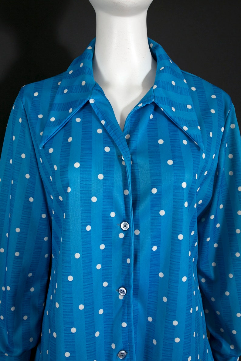 Pop Art Vintage 70s Blue & White Polka Dot Long Sleeve Collared Button Down Shirt PLUS SIZE image 3