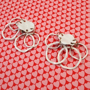 Groovy Mod Vintage 60s 70s White Hammered Metal Hoops Clip On Dangle Earrings image 5