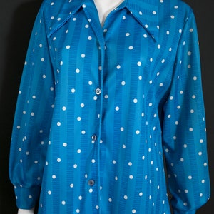 Pop Art Vintage 70s Blue & White Polka Dot Long Sleeve Collared Button Down Shirt PLUS SIZE image 5