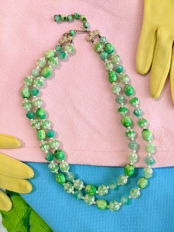 Lovely Vintage 50s 60s Green Beaded 2-Strand Neck… - image 4