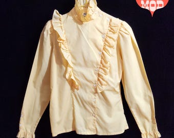 Blusa de algodón de manga larga de color amarillo pajizo claro dorado de los años 70 y 80 con muchos volantes