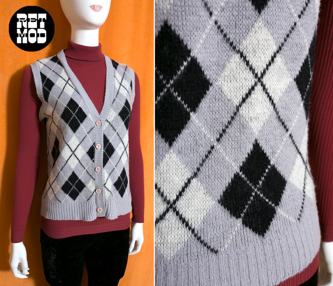Cute Vintage 60s 70s Gray Black White Argyle Plaid Knit Sweater Cute Vintage 60s 70s Gray Black White Argyle Plaid Knit Sweater