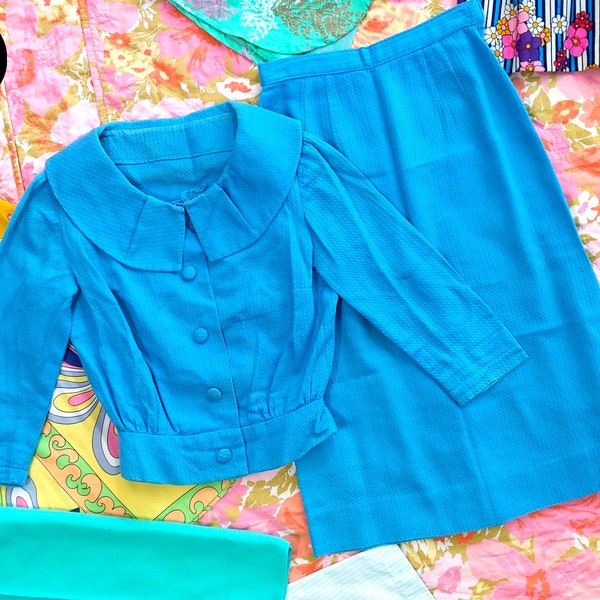 Smart Vintage 50s 60s Turquoise Blue Textured 2-Piece Cropped Jacket & Skirt Set