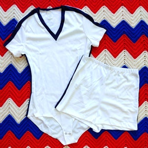 DEADSTOCK Vintage 70s 80s White with Navy Trim Two-Piece V-Neck Leotard & Shorts SET image 2