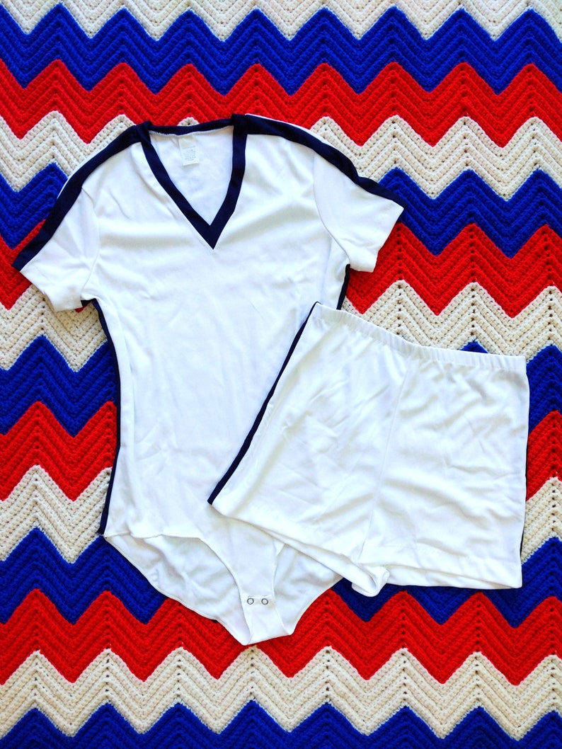 DEADSTOCK Vintage 70s 80s White with Navy Trim Two-Piece V-Neck Leotard & Shorts SET image 2