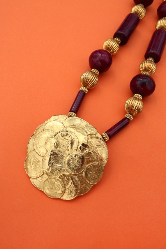 Lovely Vintage 70s 80s Maroon Stone & Gold Coin P… - image 7