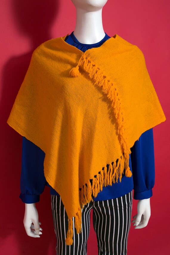 Chic Vintage 70s Mustard Yellow Boho Wool Shawl P… - image 2