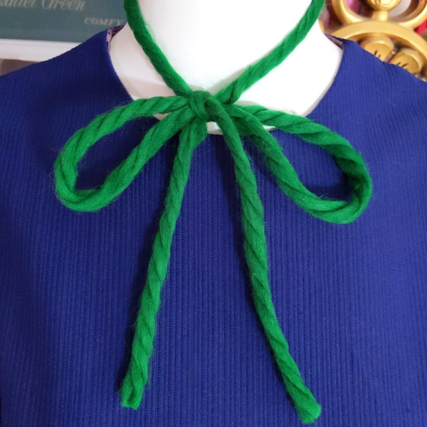 Piece of Vintage 70s Green Chunky Yarn Piece for A Neck Tie