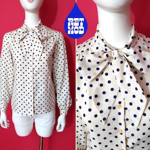 Süße Vintage 70er Jahre Navy Blau gepunktete Pussybow Langarm Bluse