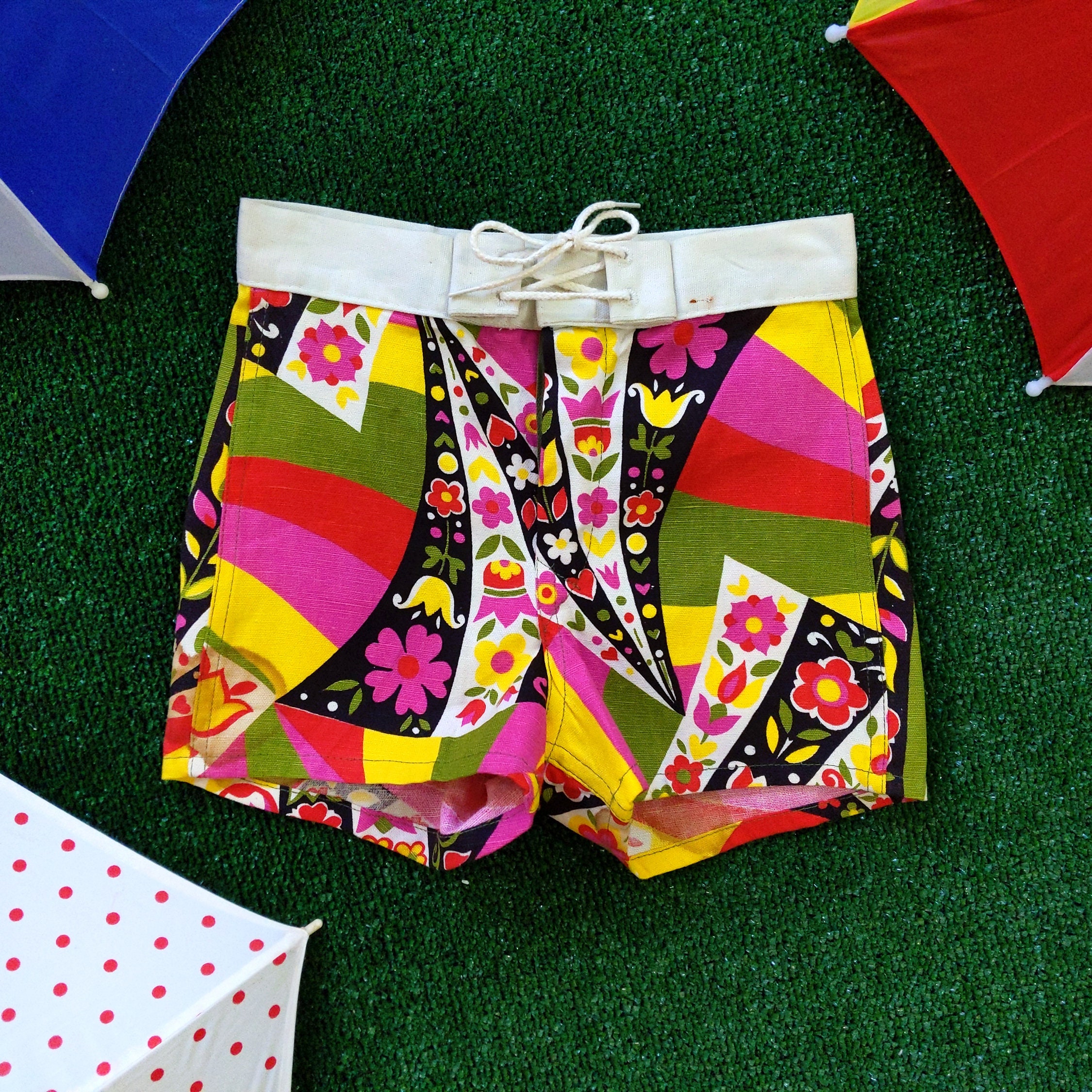 KIDS SIZE - GROOVY Vintage 60s 70s Psychedelic Op Art Lace-Up Shorts 