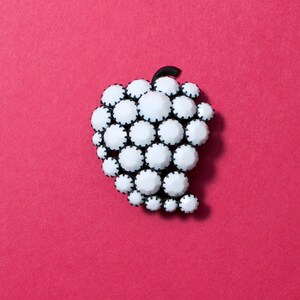 Unique Vintage 60s White Rhinestone & Black Grapes Sculptural Statement Brooch image 9