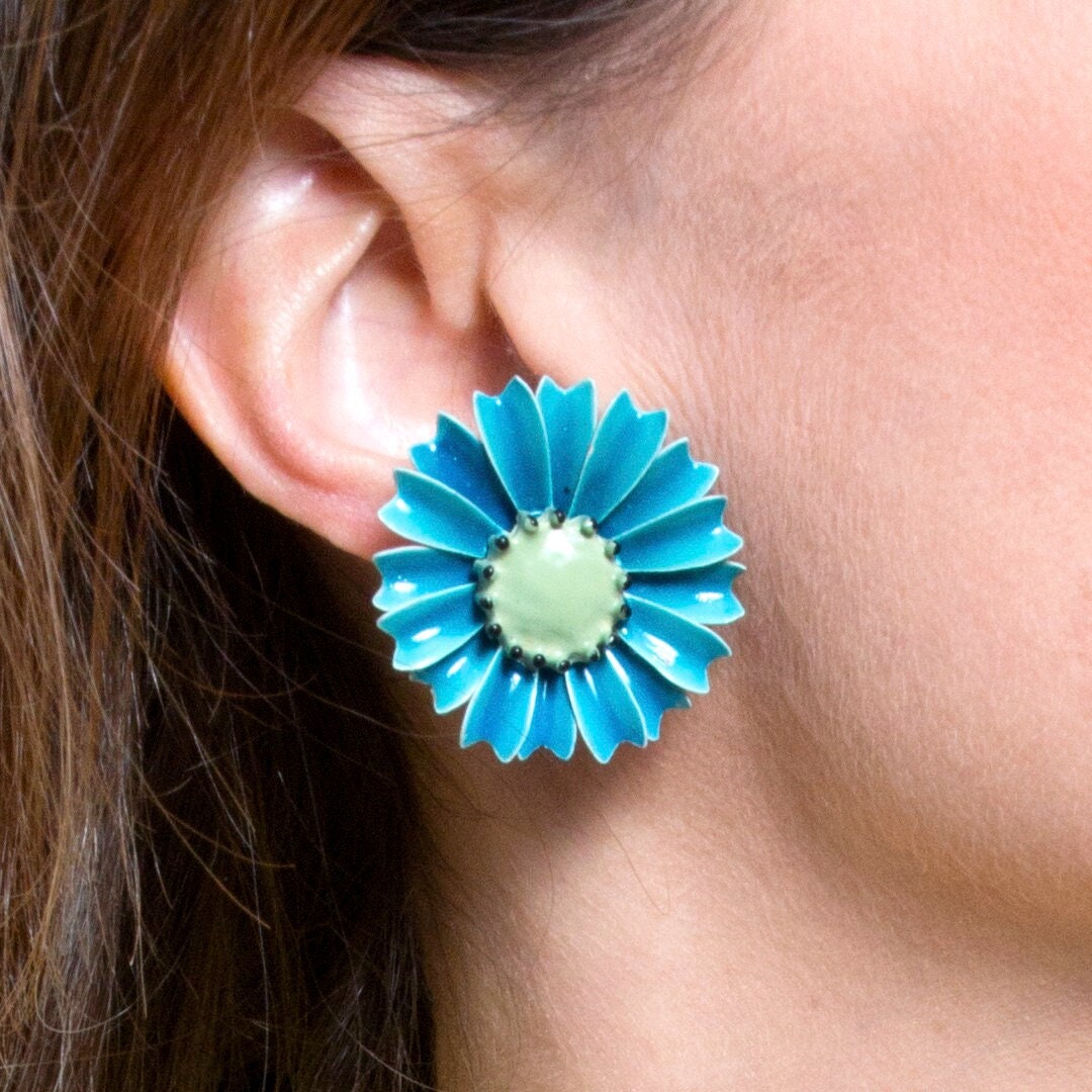 So Cute Vintage 60s 70s Blue Enamel Flower Clip-On Earrings 