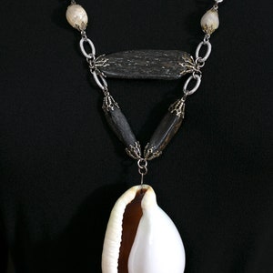 Super Unique Vintage 70s Giant Seashell Pendant Necklace with Petrified Black Style Stones image 3