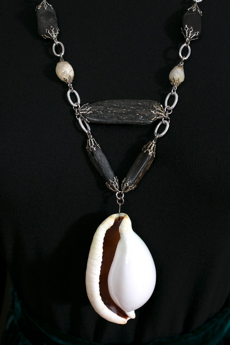 Super Unique Vintage 70s Giant Seashell Pendant Necklace with Petrified Black Style Stones image 3