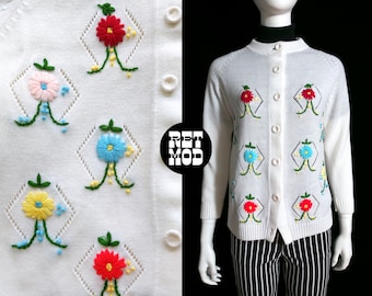 Cute Vintage 60s 70s White Cardigan with 3D Embroidered Flowers