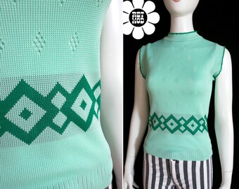 Unique Vintage 60s 70s Light Green Diamond Patterned Poly Knit Sleeveless Top