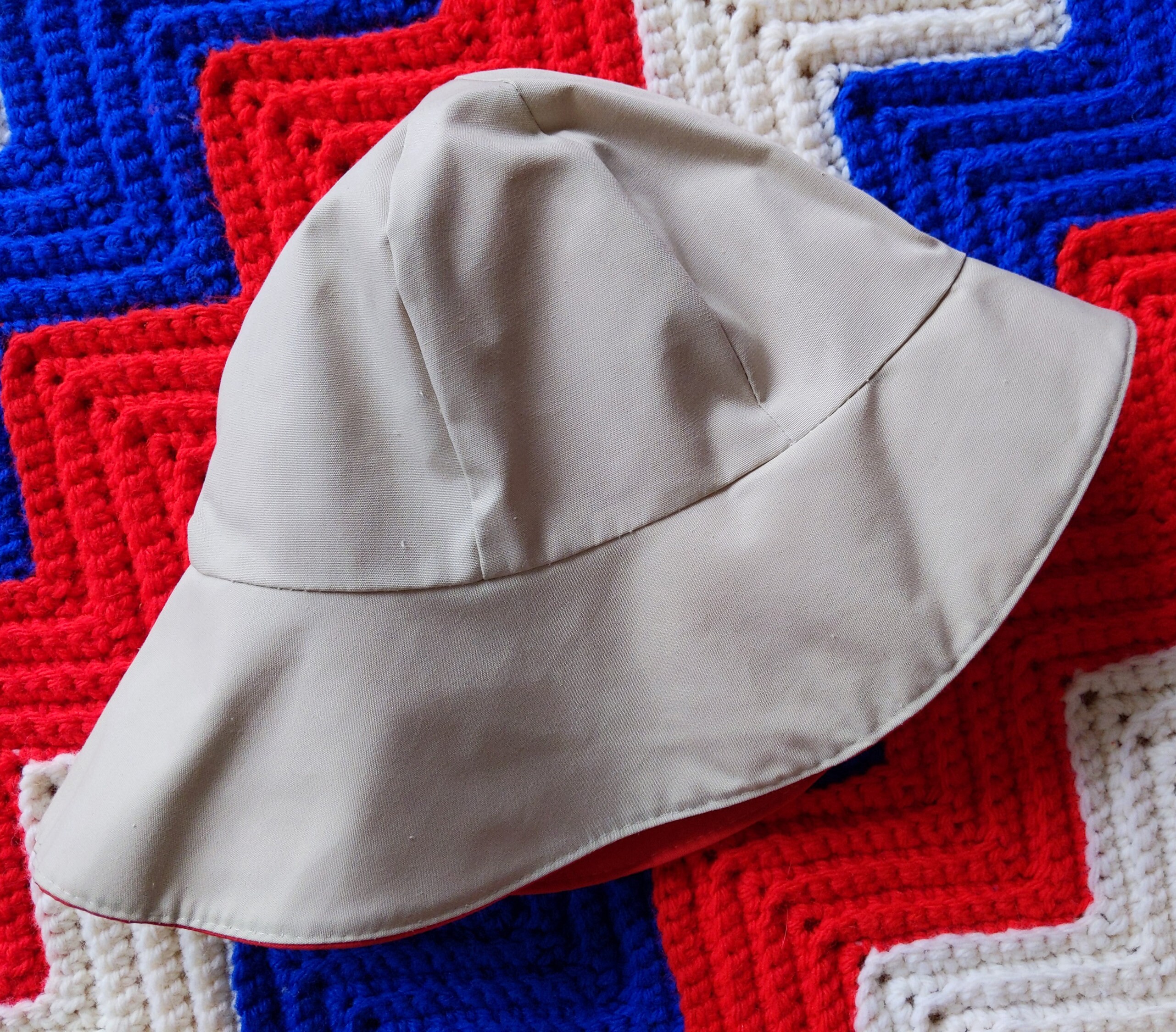 Vintage ?? 1970’s Sunhat Red/ Beige Women main image 2