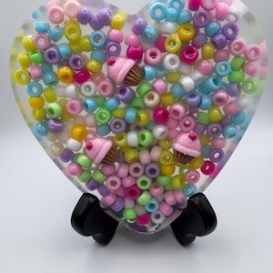 Cupcake Picky pad with light colored beads