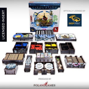 Può includere: Un set di organizzatori di gioco in legno per il gioco da tavolo "Civolution". Gli organizzatori sono progettati per adattarsi a tutti i componenti del gioco, inclusi carte, gettoni e dadi. Gli organizzatori sono realizzati in legno di alta qualità e presentano una finitura naturale. Gli organizzatori sono anche stampati con il logo e le illustrazioni del gioco.
