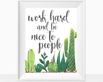 Afdrukbaar werk hard en wees aardig voor mensen aquarel boerderijstijl Cactus Wall Art Quote Print Home Decor Instant Download Office Cubicle