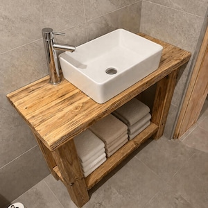 Meuble-lavabo en pin recyclé – Meuble de style rustique avec étagère inférieure