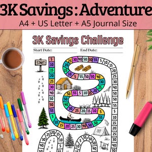 Puede incluir: Un tablero de juego imprimible "3K Savings Challenge" con un camino colorido e ilustraciones de una cabaña, árboles, una canoa y una tienda de campaña. El tablero de juego está diseñado para ayudar a las personas a ahorrar dinero y alcanzar sus objetivos financieros. El texto en el tablero dice "3K Savings Challenge", "Fecha de inicio" y "Fecha de finalización".