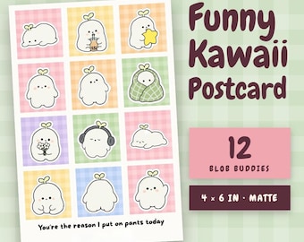 Könnte beinhalten: Eine matte 10,16 x 15,24 cm Postkarte mit 12 weißen Blob-Charakter-Aufklebern auf kariertem Hintergrund. Der Text lautet Funny Kawaii Postcard, 12 Blob Buddies und You're the reason I put on pants today. Die Figuren sind in verschiedenen Posen dargestellt.