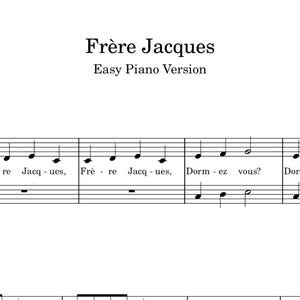 Pode incluir: Partitura de "Frère Jacques" em uma versão fácil para piano. O título e a letra estão em francês. A notação musical inclui claves de sol e de fá, com notas e letras na pauta. Arranjado por Jonathan Slatter.