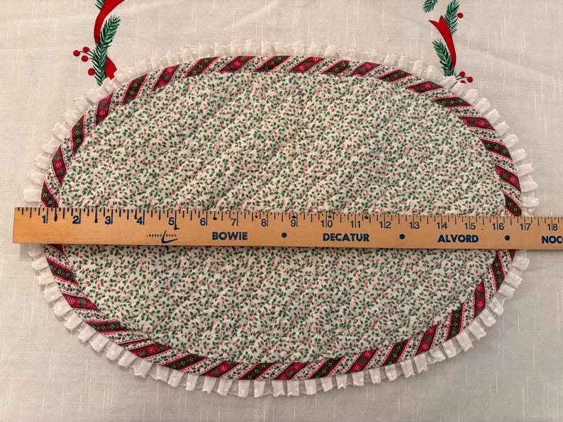 Holiday Placemats - Set of Six, Quilted and Reversible image 4