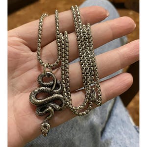 Collar con colgante de serpiente de acero inoxidable: joyería unisex con diseño de serpiente