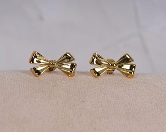 Pendientes de lazo dorado: delicadas joyas minimalistas de acero inoxidable