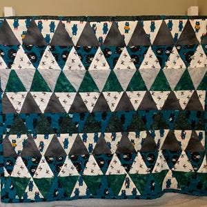 Handmade Bears Baby Quilt: Blue and Grey Triangle patchwork quilt | Crib Blanket