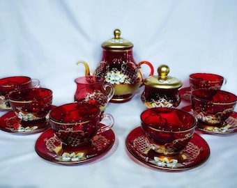 Servizio da tè e caffè di lusso in vetro rosso ceco decorato con oro e smalto III.