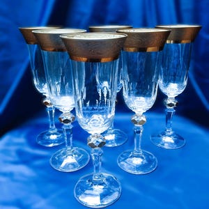 Calici da champagne cechi da 21 cm decorati in oro, 6 pezzi.