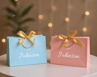 Pochettes cadeaux personnalisées NOM DE FAMILLE, Pochettes cadeaux pour baby shower, Pochettes cadeaux pour nouveau bébé, Pochettes cadeaux avec nom personnalisé, Cadeaux avec rubans, Nouvelle maman