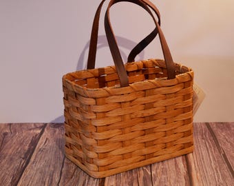 Handwoven Amish Tote Basket w/ Leather Straps — 10" × 6" × 7" — Rustic Home Decor | Farmhouse Style | Rustic Storage | Amish Handcrafted